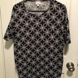 🖤🤍Great top! Black and White Irma